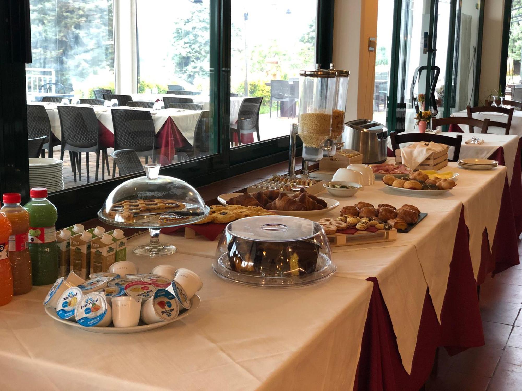 Casablanca Hotel 시비타노바 마르셰 외부 사진