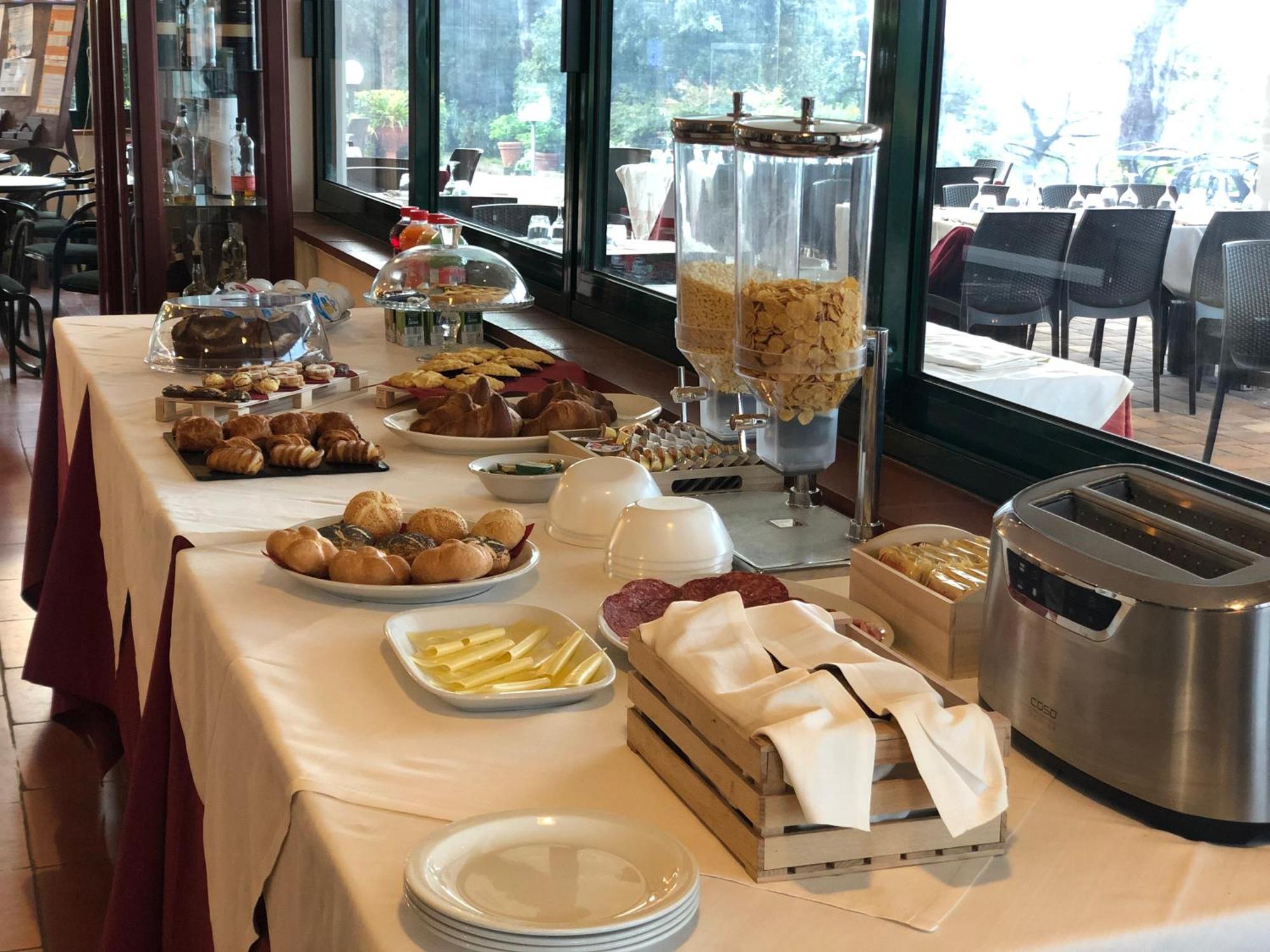 Casablanca Hotel 시비타노바 마르셰 외부 사진