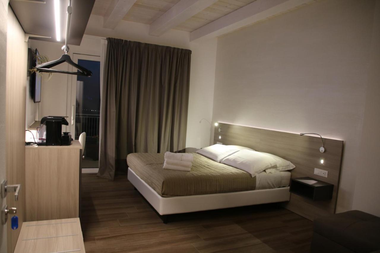 Casablanca Hotel 시비타노바 마르셰 외부 사진